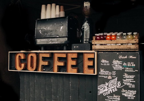 爱上海：The Shanghai club under the night sky, integrating dance performance with youth and ＊＊!